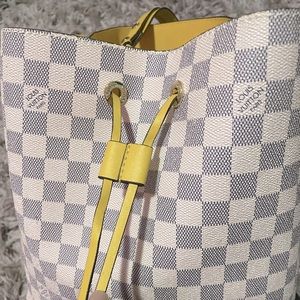 Brand new Mirror LV Neo